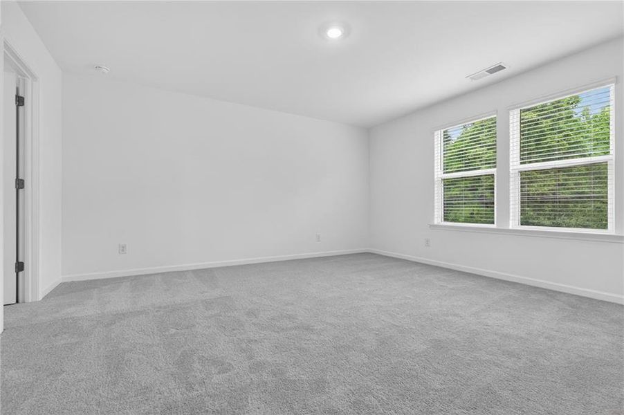 Spacious, unfurnished interior of a new home in Lexington Meadows, Athens (Image 28).