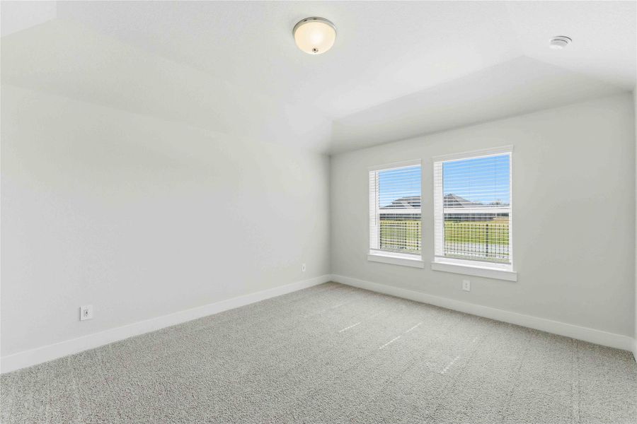 Spacious, unfurnished interior of a new home in Laurel Landing, Alvin (Image 13).