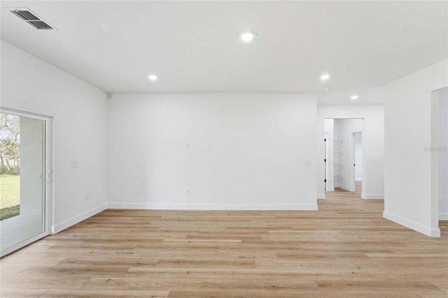 Spacious, unfurnished interior of a new home in , Ocala (Image 21).