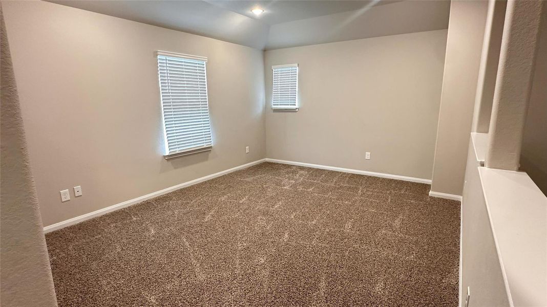 Spacious, unfurnished interior of a new home in Hunter's Creek, Huntsville (Image 16).