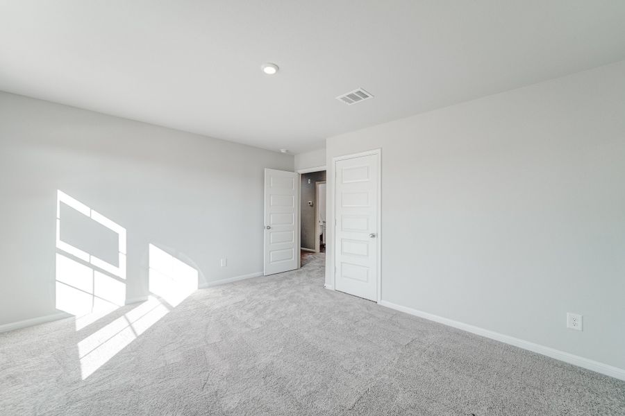 Spacious, unfurnished interior of a new home in Splawn Ranch, Killeen (Image 25).