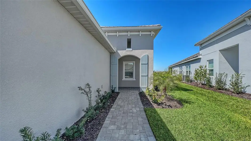 Exterior details and patio area of a home in , Bradenton (Image 28).