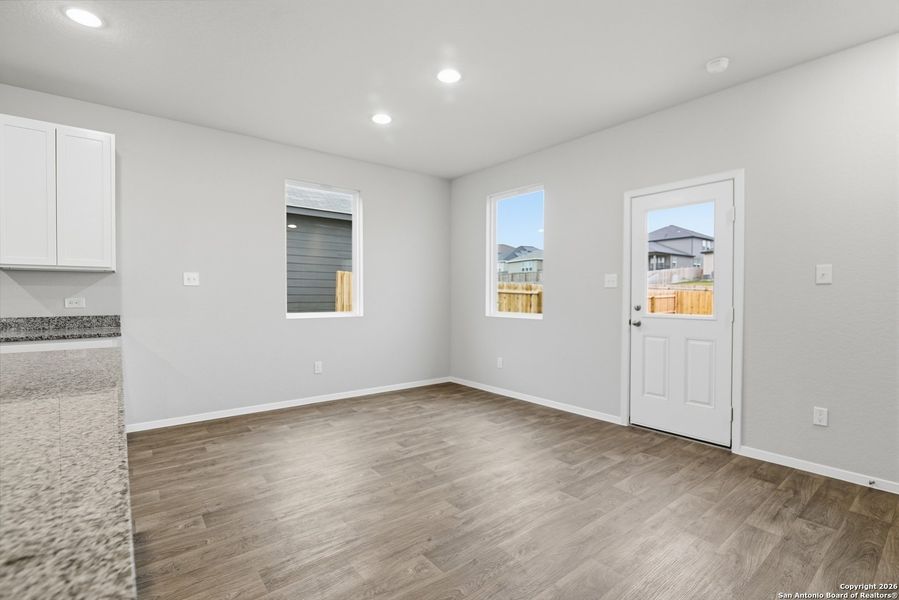 Spacious, unfurnished interior of a new home in Hunters Ranch, San Antonio (Image 35).