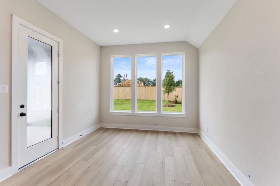 Spacious, unfurnished interior of a new home in , The Woodlands (Image 23).