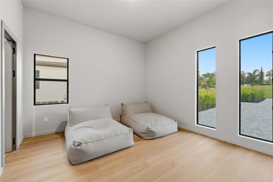 Furnished interior view inside a new home in , Montverde (Image 39).