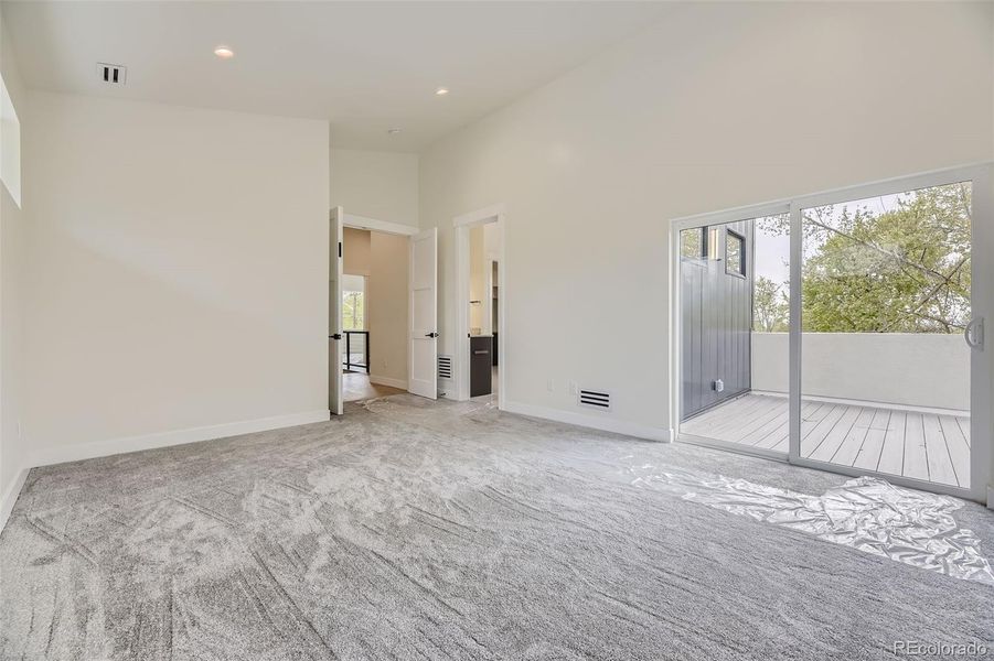 Spacious, unfurnished interior of a new home in , Denver (Image 26).