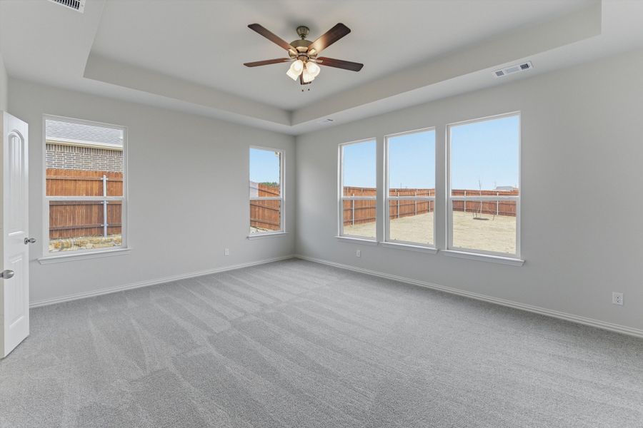 Spacious, unfurnished interior of a new home in Waterford Park, Weatherford (Image 22).