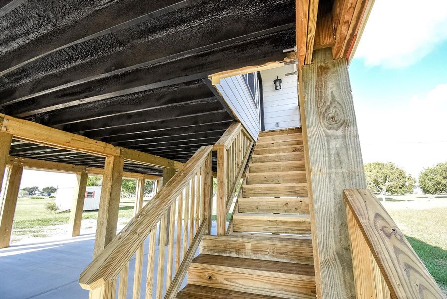 Exterior details and patio area of a home in , Palacios (Image 20).