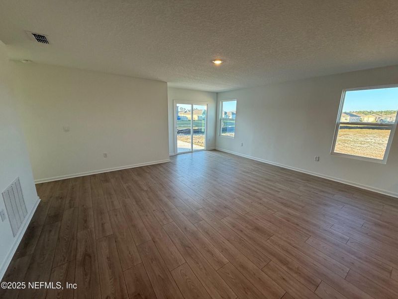Spacious, unfurnished interior of a new home in The Arbors, Jacksonville (Image 33).