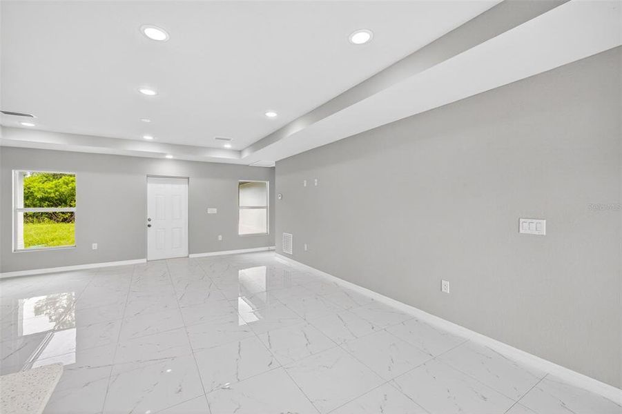 Spacious, unfurnished interior of a new home in , Lehigh Acres (Image 14).