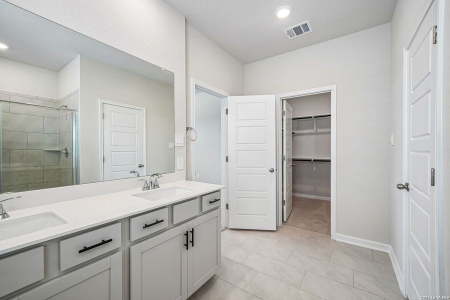 Furnished interior view inside a new home in Thomas Pond, San Antonio (Image 14).