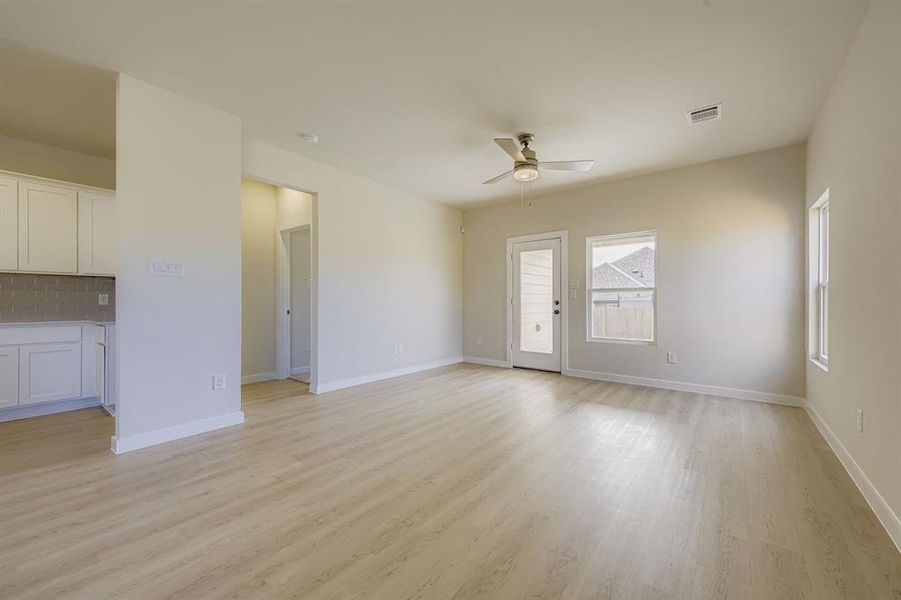 Spacious, unfurnished interior of a new home in MiraVerde, Crowley (Image 16).