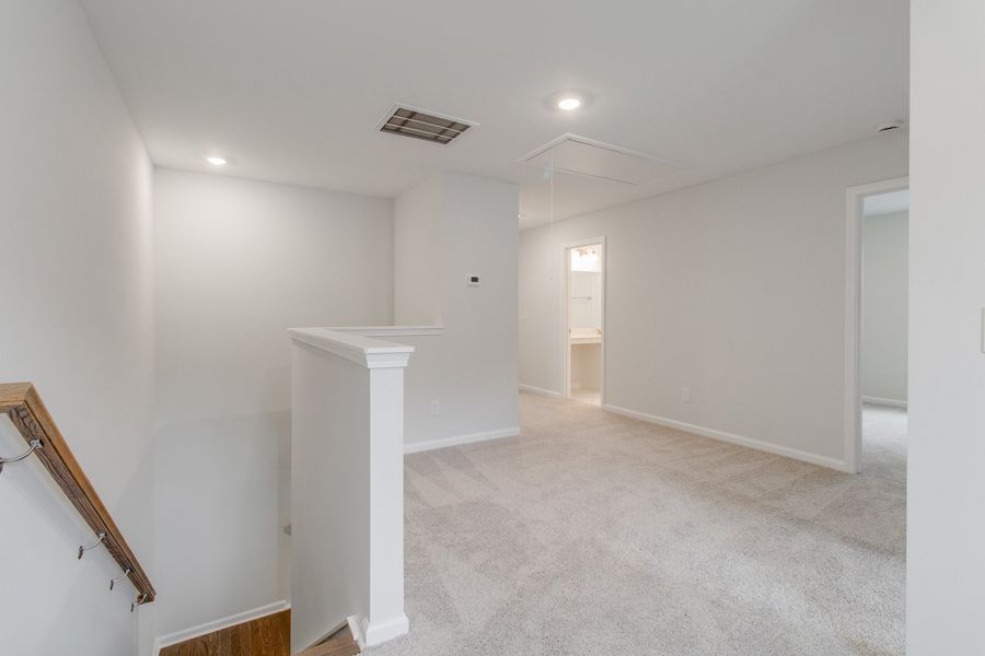 Spacious, unfurnished interior of a new home in Ellington, Elgin (Image 26).