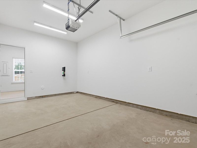 Spacious, unfurnished interior of a new home in Sycamore Trail, Matthews (Image 31).