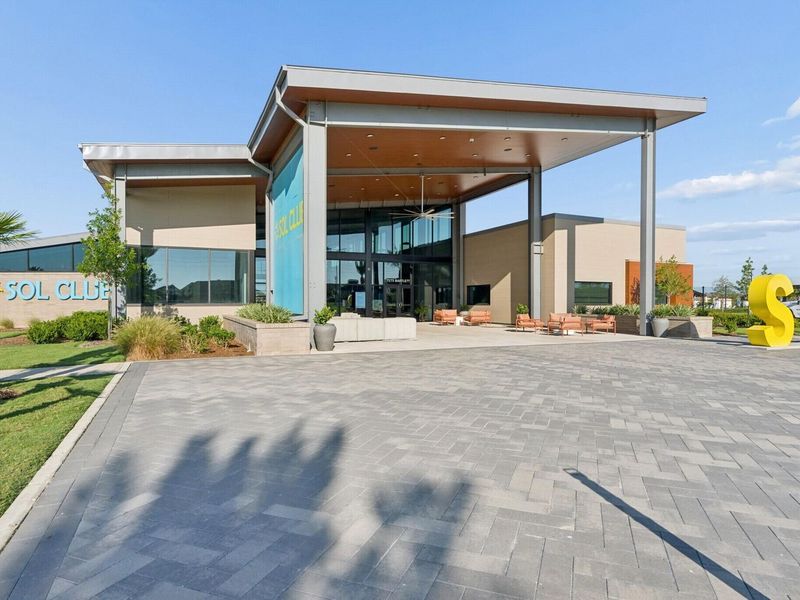 Community amenities in Sunterra, Katy (Image 31).
