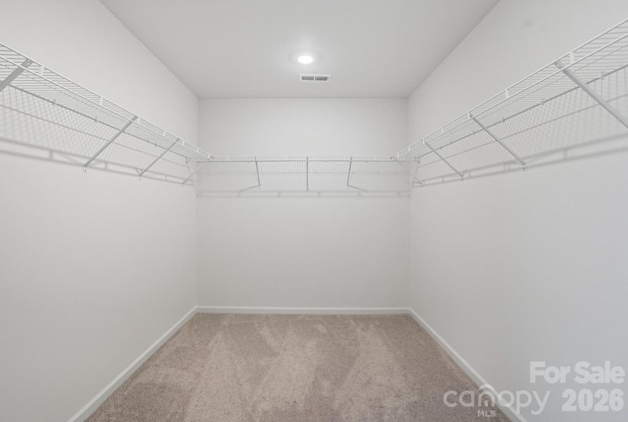 Spacious, unfurnished interior of a new home in Bellina, York (Image 34).