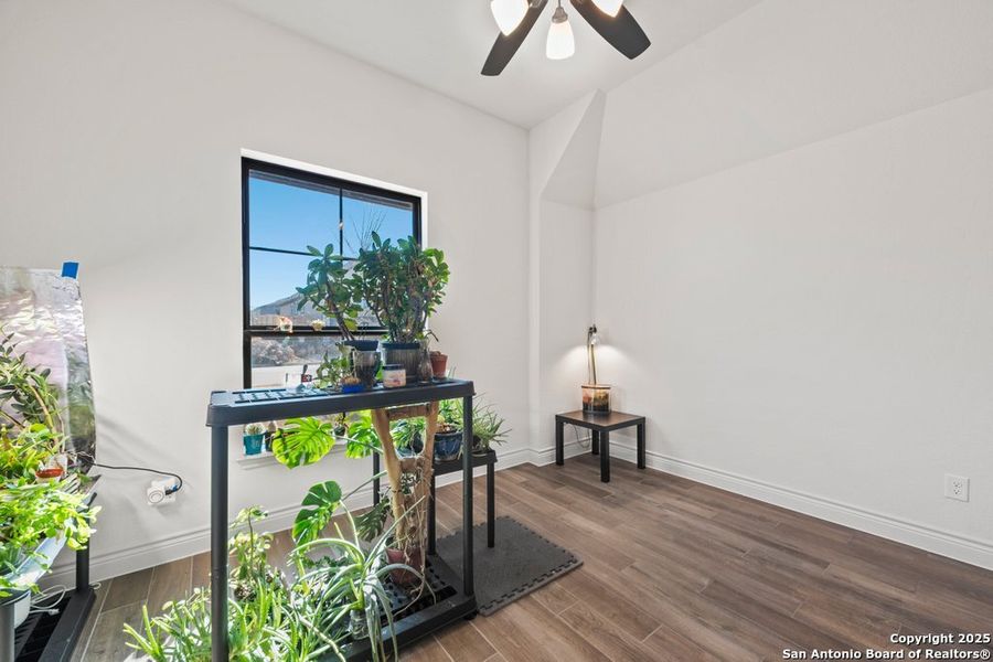 Furnished interior view inside a new home in La Cima 60', San Marcos (Image 17).