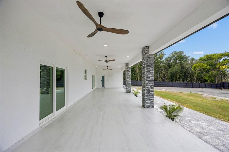 Exterior details and patio area of a home in , Orlando (Image 3).