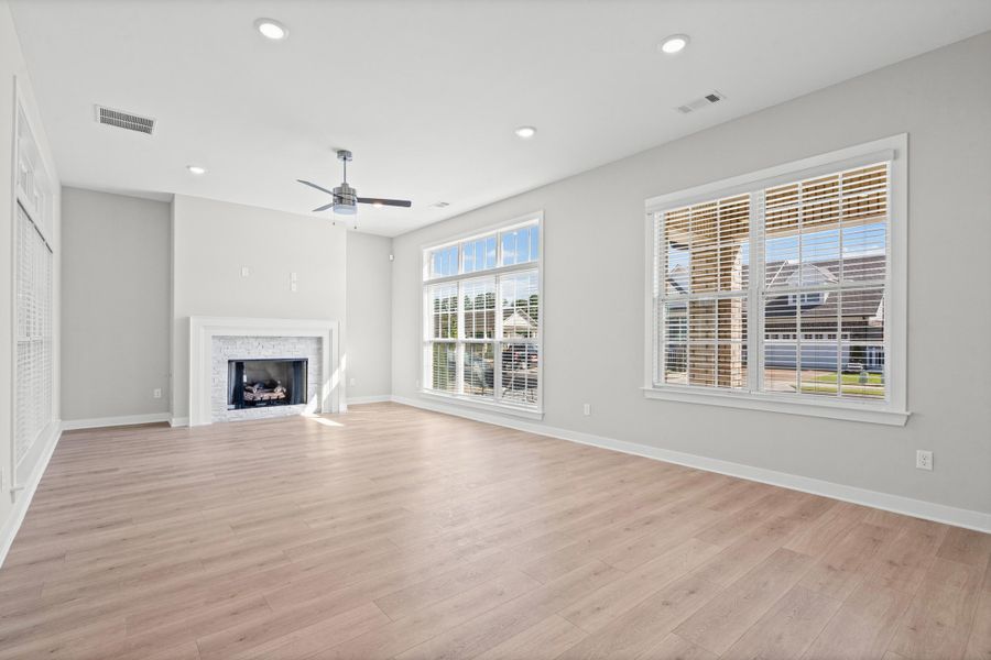 Spacious, unfurnished interior of a new home in Lockwood, Collierville (Image 16).