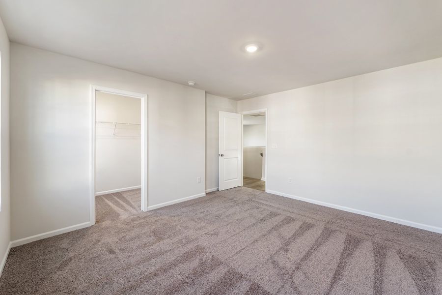 Spacious, unfurnished interior of a new home in Richmond Hill, Inman (Image 28).