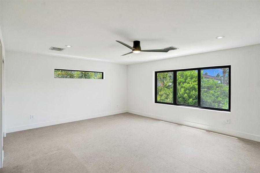 Spacious, unfurnished interior of a new home in , Lighthouse Point (Image 24).