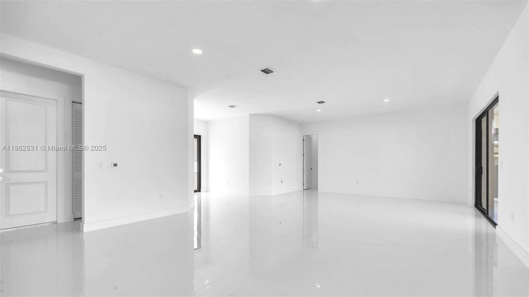 Spacious, unfurnished interior of a new home in , Miami (Image 18).