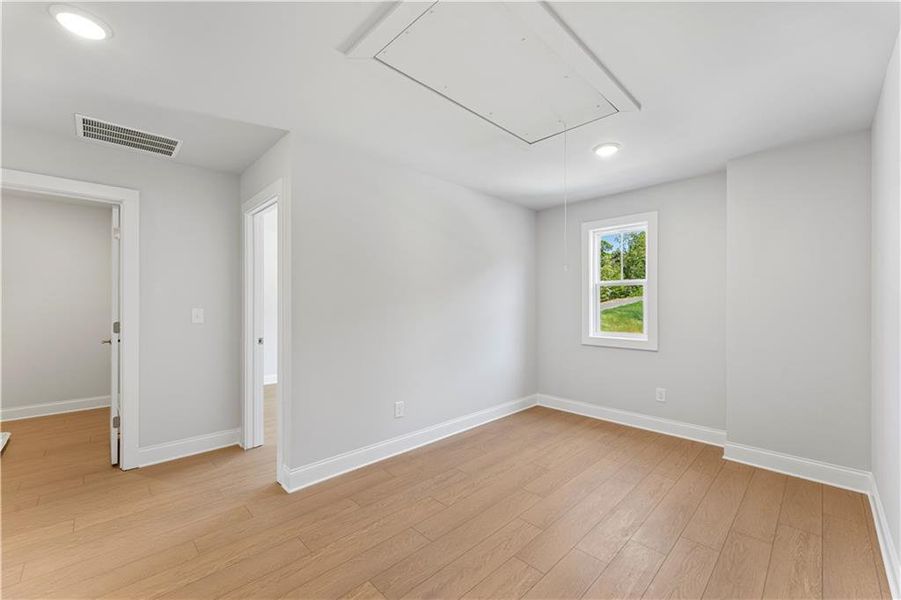 Spacious, unfurnished interior of a new home in , Calhoun (Image 8).
