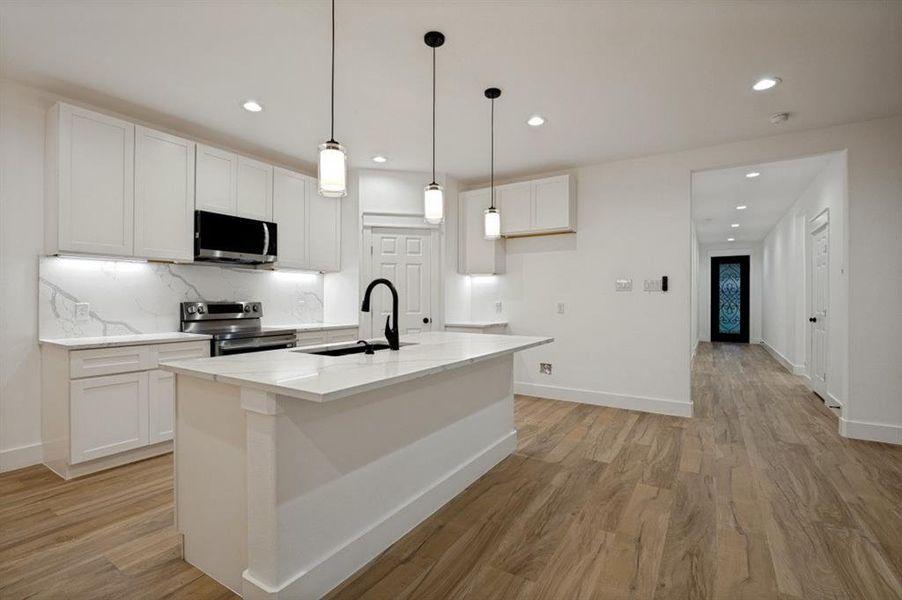 Furnished interior view inside a new home in , Seagoville (Image 16).