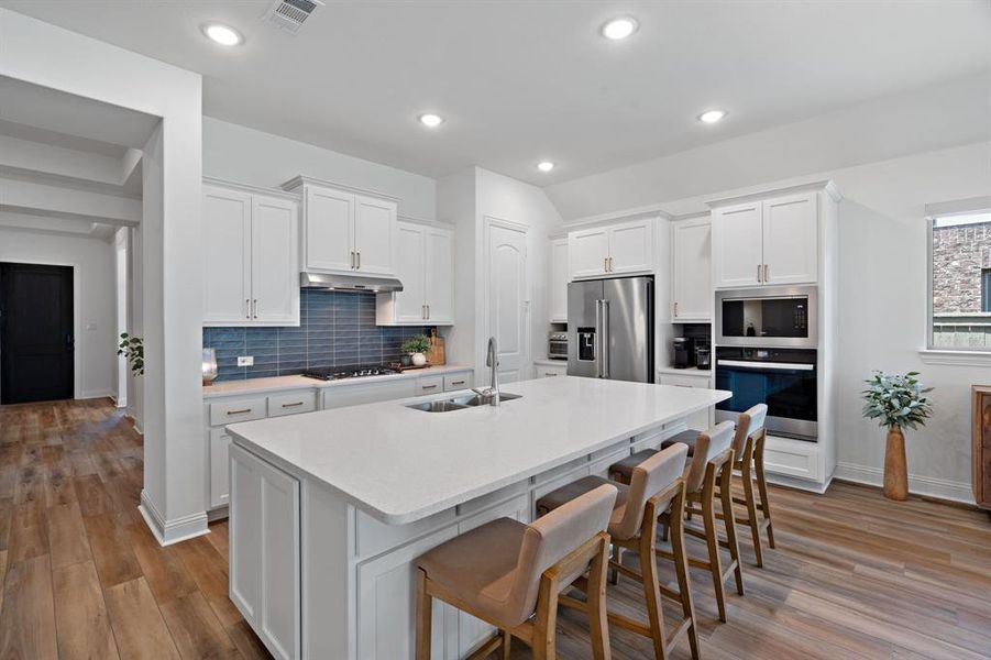 Gather around the island and enjoy the many special moments with family and friends! Gather around the island and enjoy the many special moments with family and friends!