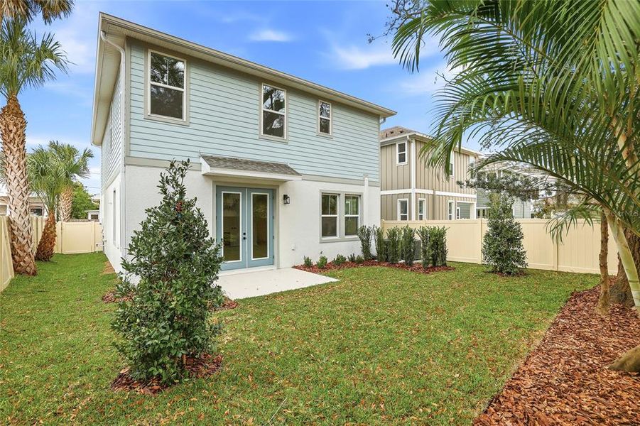 Exterior details and patio area of a home in , Tampa (Image 4).