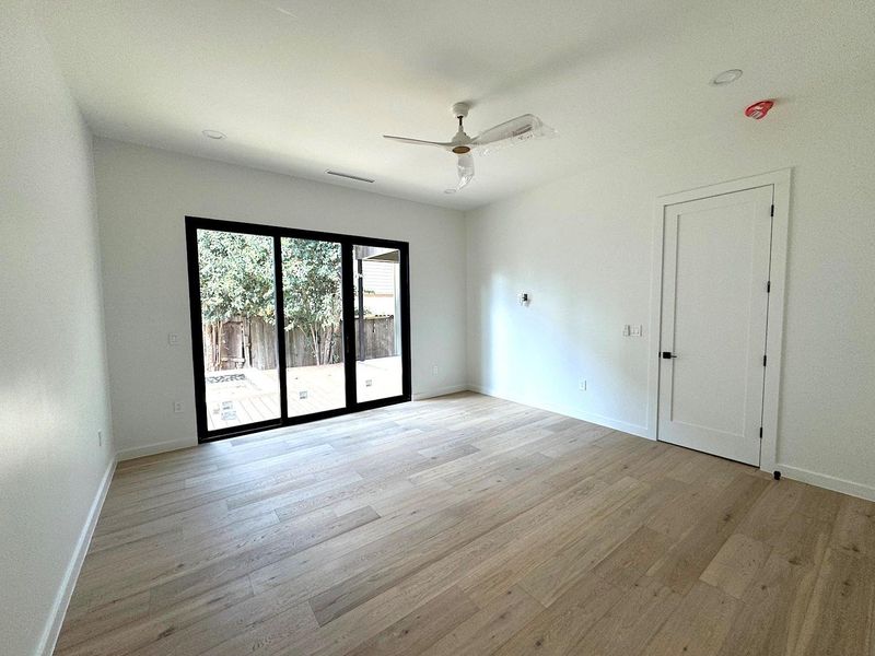 Unfurnished room featuring light wood-type flooring, baseboards, visible vents, and ceiling fan