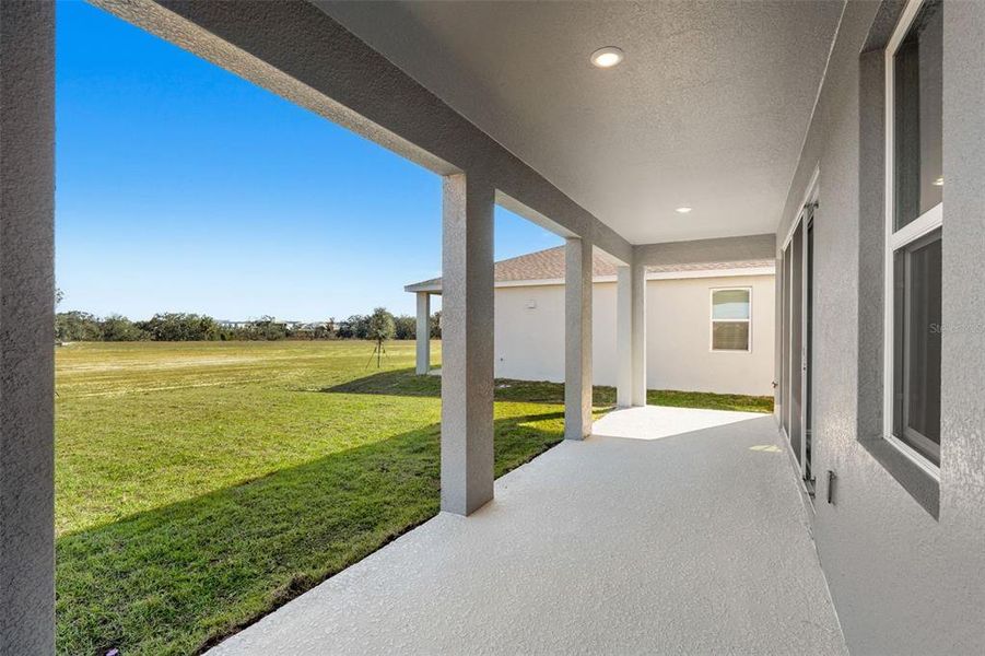 Exterior details and patio area of a home in Eden Crest, Apopka (Image 3).