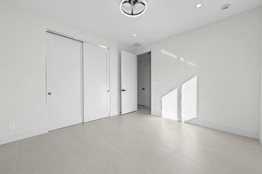 20 Bedroom 02