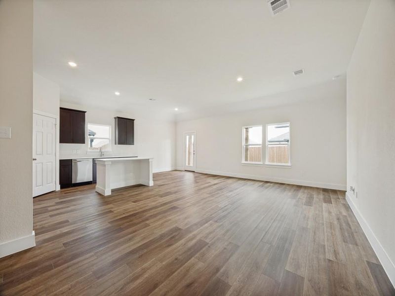 Spacious, unfurnished interior of a new home in Pebblebrook, Sherman (Image 10).