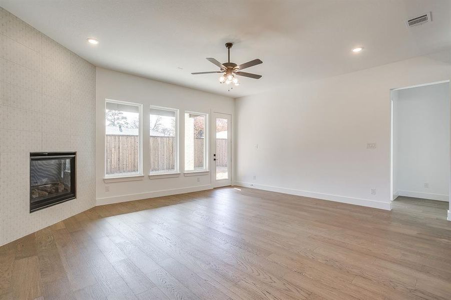 Spacious, unfurnished interior of a new home in Terrace Oaks, Arlington (Image 38).