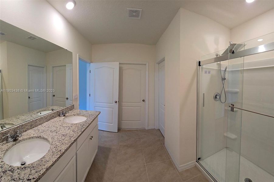 Furnished interior view inside a new home in , Davenport (Image 25).