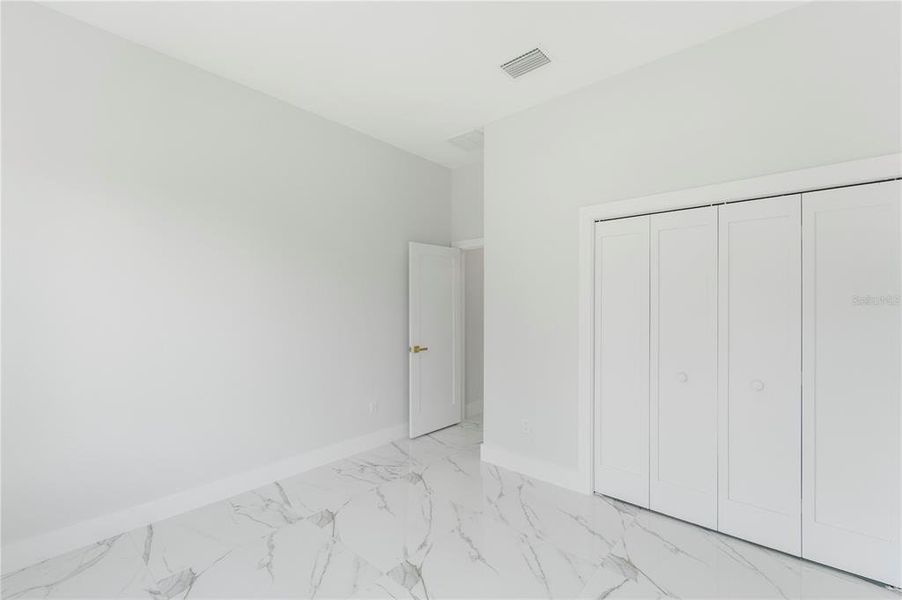 Spacious, unfurnished interior of a new home in , Tampa (Image 23).