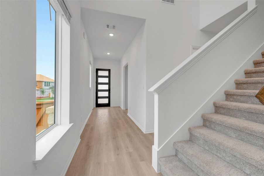 Spacious, unfurnished interior of a new home in Heritage, Dripping Springs (Image 14).