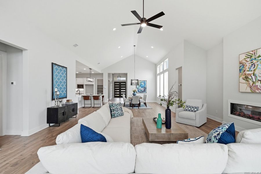 Furnished interior view inside a new home in Potranco Oaks, Castroville (Image 40).