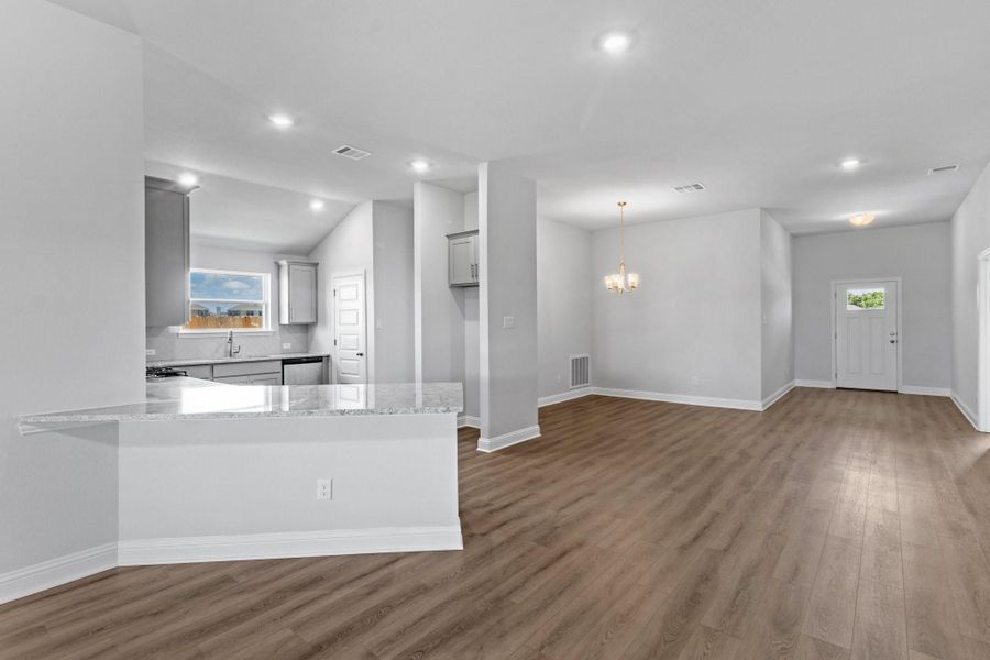 Spacious, unfurnished interior of a new home in River Ranch Trails, Dayton (Image 28).