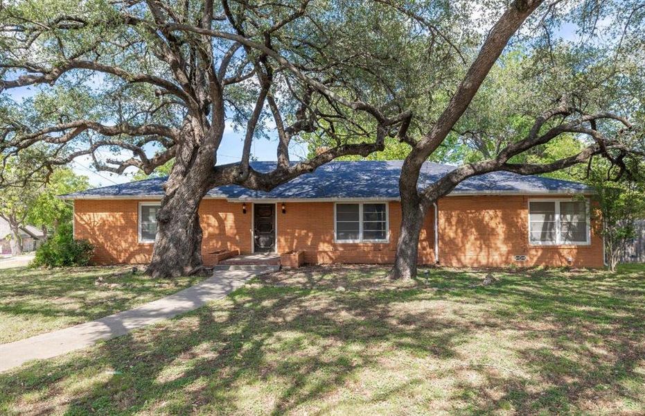 Ranch-style home with brick siding and a front yard
