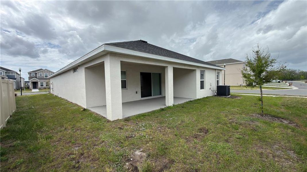Exterior details and patio area of a home in , St. Cloud (Image 3).