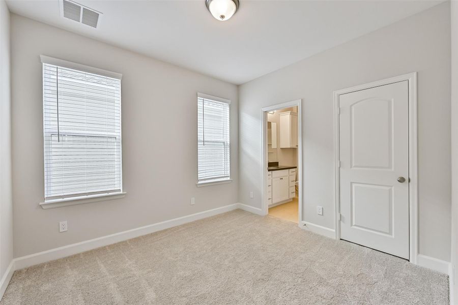 Spacious, unfurnished interior of a new home in Pearland Old Townsite, Pearland (Image 30).