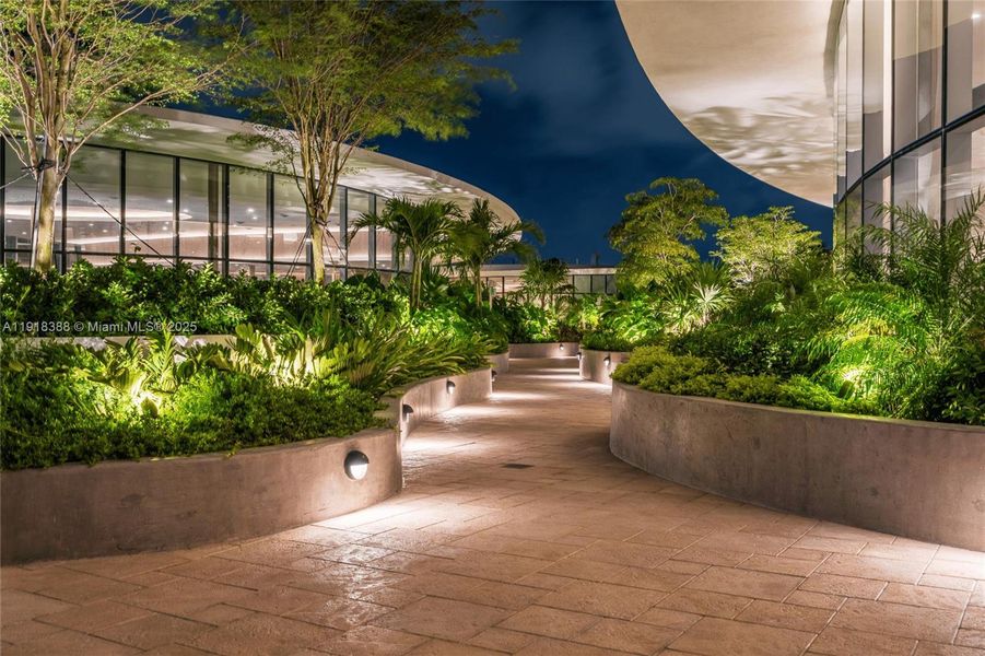 Community amenities in Aria Reserve, Miami (Image 39).