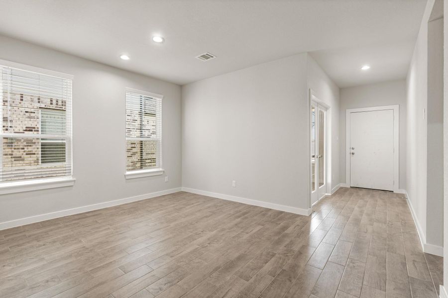 Spacious, unfurnished interior of a new home in Morton Creek Ranch, Katy (Image 23).