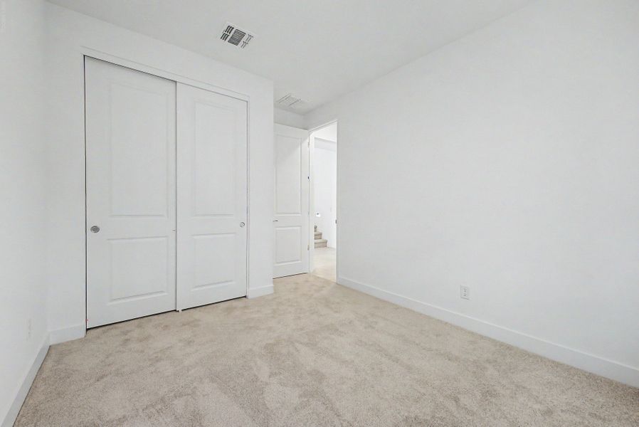Spacious, unfurnished interior of a new home in Bella Vista Farms, San Tan Valley (Image 5).