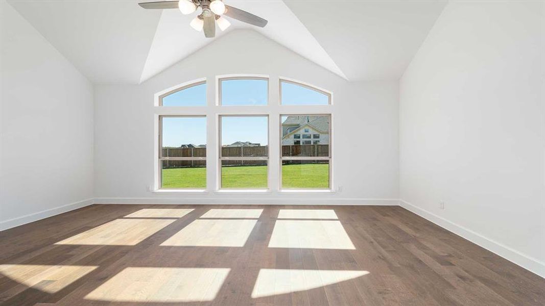 Spacious, unfurnished interior of a new home in Somerset Park 80', Rockwall (Image 23).