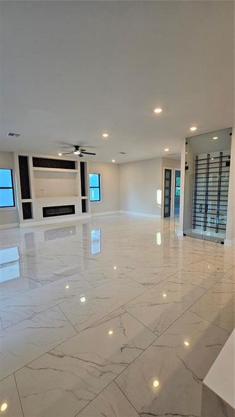 Spacious, unfurnished interior of a new home in , Tampa (Image 19).
