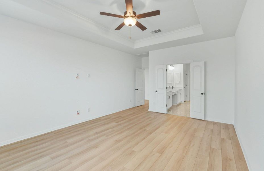 Spacious, unfurnished interior of a new home in Saddleback at Santa Rita Ranch, Liberty Hill (Image 29).