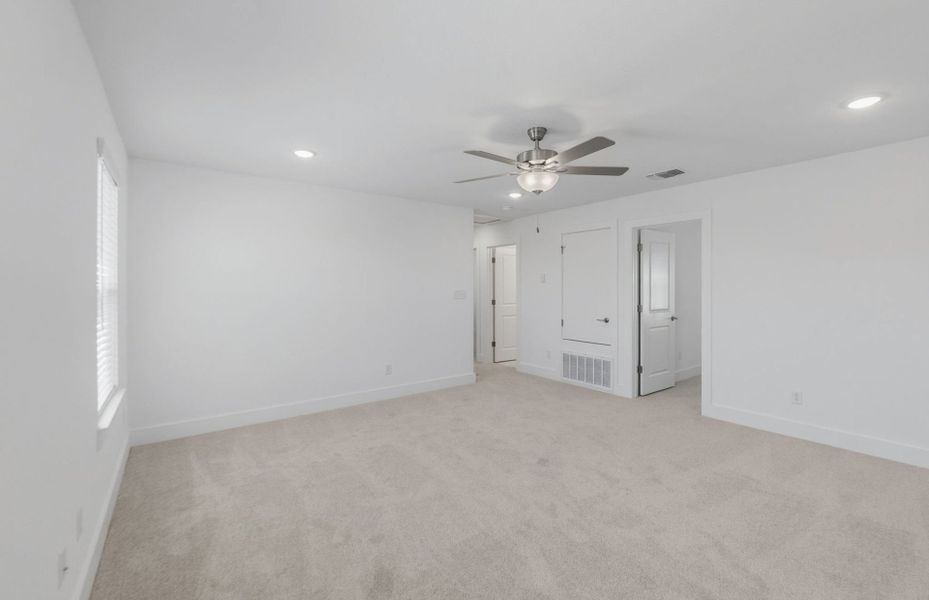 Spacious, unfurnished interior of a new home in Saddleback at Santa Rita Ranch, Liberty Hill (Image 44).